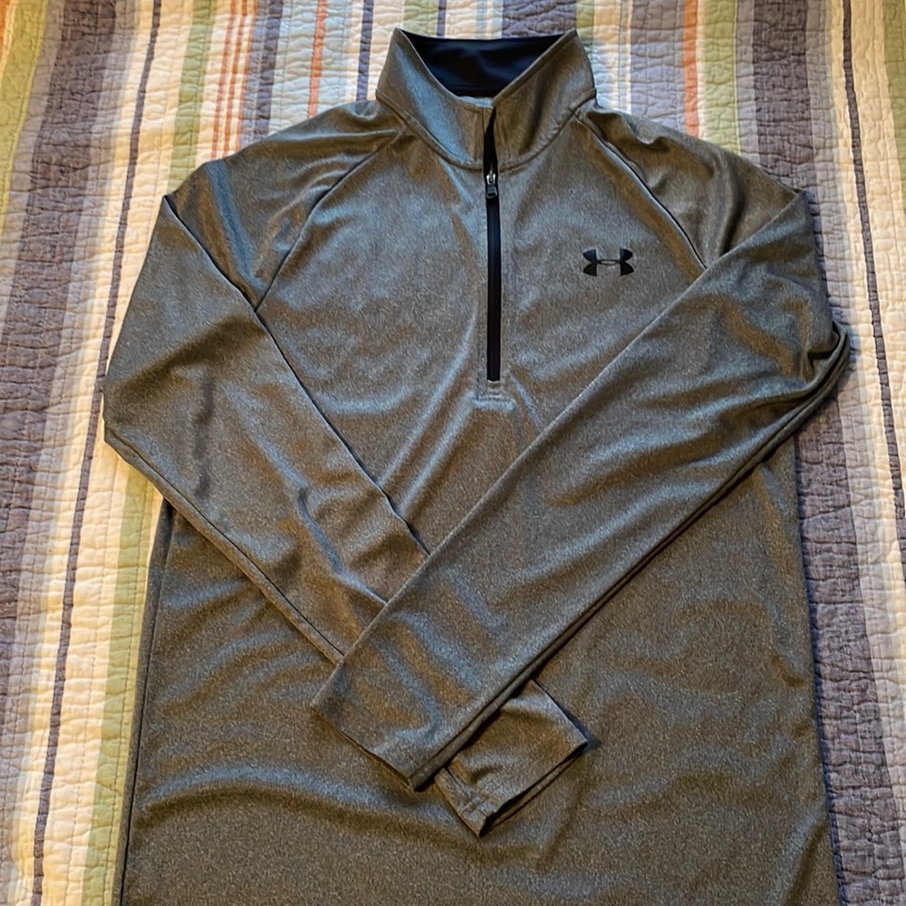 Under Armour half zip, pullover, size Men’s small, like new condition.